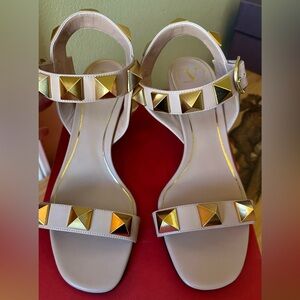Valentino Rose Roman Stud Leather Block Heel Sandal - size 38.5